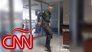 quotNo es delito bailarquot dice militar hondureño dado de baja por un video de TikTok [upl. by Rabbi]