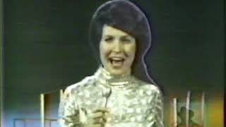 Loretta Lynn performing quotFist Cityquot on The 60 Minute Special Nashville Circa 1969 [upl. by Vala]