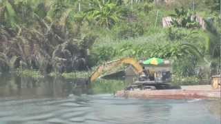 Saigon River Excavator rowing Boat Ho Chi Minh City [upl. by Ezana68]