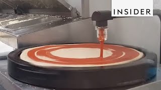 Automatic Machine Sauces Pizzas Perfectly [upl. by Gena]