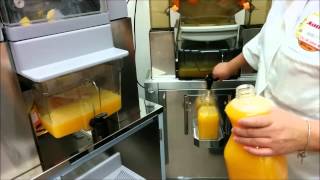 Zummo Z40  C840C Automatic Citrus Juicer Vs Zumex Speed Tank Podium [upl. by Deeyn]