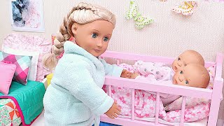 Mommy and twin baby dolls family routine in dollhouse  PLAY DOLLS [upl. by Gellman]