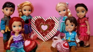 Valentines day 2021  Elsa amp Anna toddlers at school  Barbie is the teacher  heart crafts [upl. by Greyson]