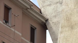 Genova così il ponte Morandi poggia sulle case sottostanti [upl. by Akkim229]