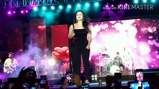 Neha kakkar Crying for her love in Ahmedabad Live Concert Sardar patel stadium [upl. by Mulry]