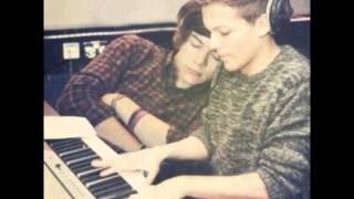 Larry Stylinson is real Harry Styles amp Louis Tomlinson [upl. by Nylacaj]