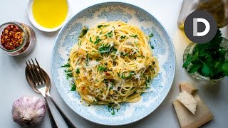 Spaghetti Aglio E Olio 5 Ingredient Pasta Recipe [upl. by Zebulon]