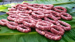 FAIRE DES SAUCISSES MAISON 🌴 MAKE HOMEMADE SAUSAGES [upl. by Nauh]